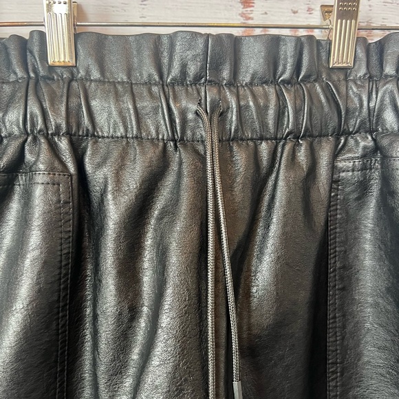 FAUX LEATHER ELASTIC HIGH WAIST PAPER BAG WOMENS SHORTS NWT XL - Picture 4 of 13